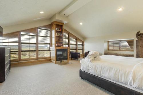 Grand Summit Hotel Penthouse #702 - image 6