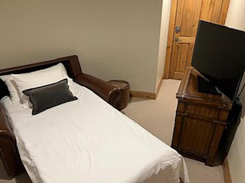 Grand Summit Hotel Penthouse #702 - image 13