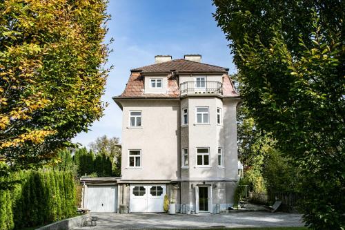 Family Wellhouse Green Garden direct in Salzburg, sunny big garden, up to 16 pax, bikes for free, BBQ, sunbeds, parking for free, 15 min sound of music, Salzburg (Foto 7)