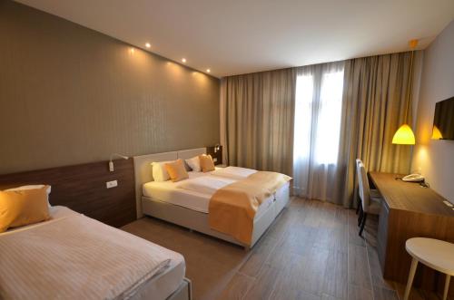 Triple Room room in Hotel Emonec