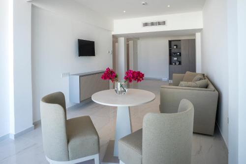 Tsokkos Protaras Beach Hotel - image 14