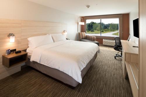 Holiday Inn Express & Suites Alpena - Downtown