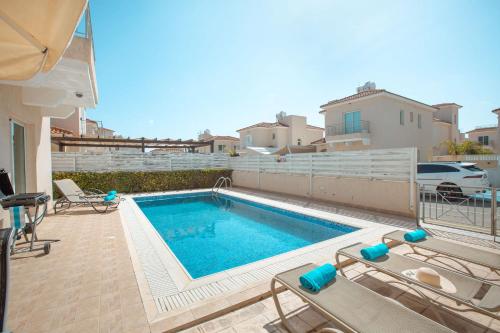 Three-Bedroom Villa with Private Pool image 10