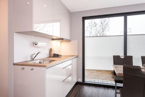 Welcome in - Houseboat 'Elysium' met eigen aanlegsteiger Sneek - Offingawier in Offingawier