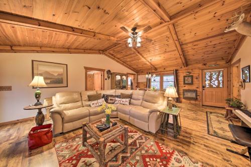 Ellijay Cabin with Porch and Private Hot Tub! in Ellijay, USA