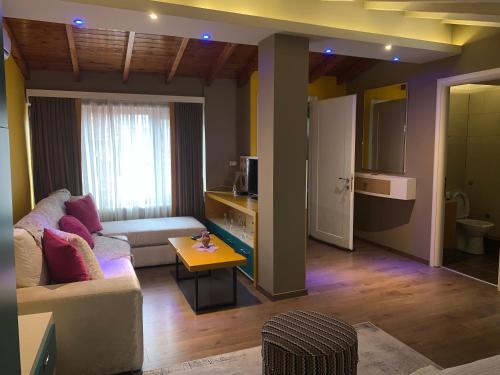 Guest House People - image 4