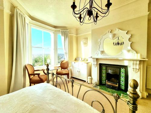 West Hill Villa Retreat - Edwardian City View Balcony Ensuite with Room Served Breakfast & Free Parking, Hastings