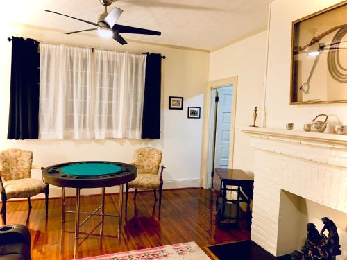 Sweet Apartment, next to Randolph College