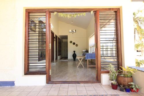 ハサン Meeslu Mane, The Chic HomeStay 4つ星 ゲストハウス ロビー