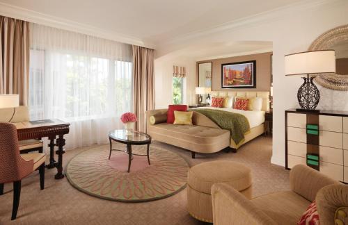 The Beverly Hills Hotel Room Type - Deluxe King Room