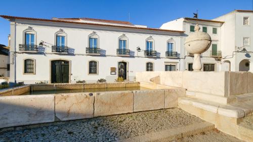 Exterior view, MouraSuites Hotel in Evora