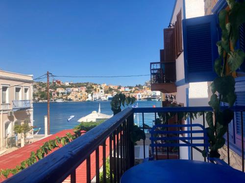 Entire island house meters from the waterfront gîte à louer Ákra Limenári