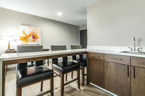 La Quinta Inn & Suites by Wyndham Seattle-Federal Way