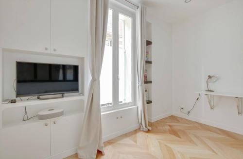 Refurbished Design Flat -near Champs-Elysées Paris