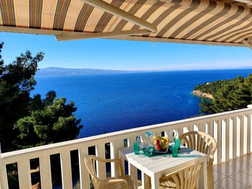 Holiday villa Gojko in Omis - Stanici with sea view