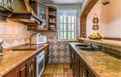 Amazing home in Iznajar w/ WiFi Outdoor swimming pool and 4 Bedrooms - image 7