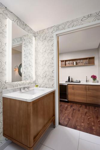 One-Bedroom Suite
