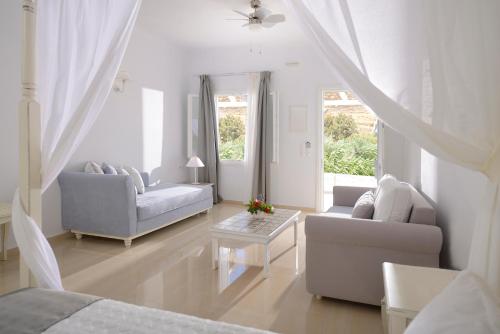 Kamari Hotel - image 3