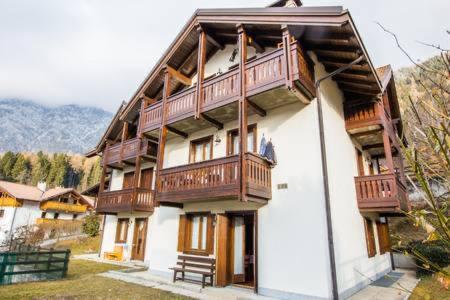 Le Marmotte del Brenta - Apartment - Carisolo