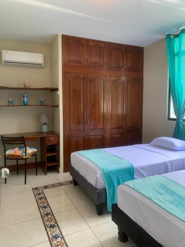 Reef Hostel Manta