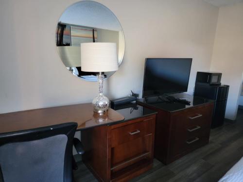 Days Inn by Wyndham Dothan – Dothan, AL