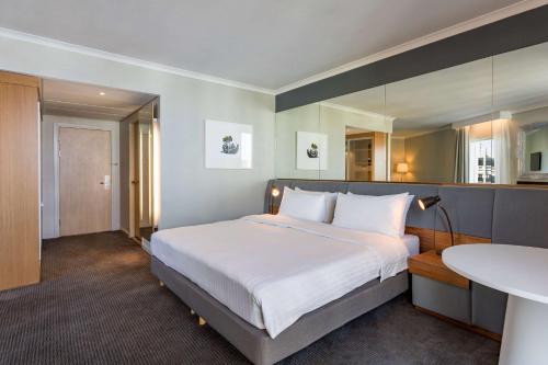 Radisson Blu Hotel London Stansted Airport - image 2