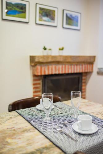 Hotel y Apartamentos La Lonja - Apartment - Cangas de Onís