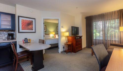 One-Bedroom King Suite
