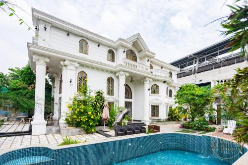 Attractions, KN Palace - Venuestay in Ho Chi Minh City
