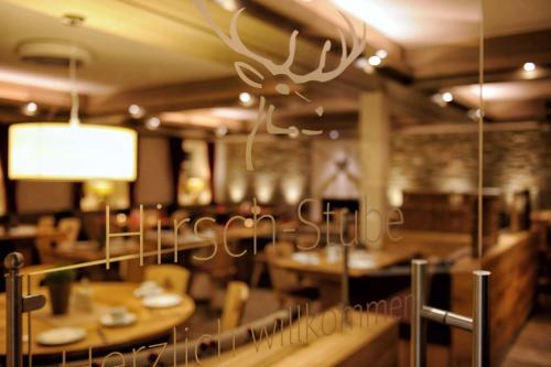 餐廳, 赫希達斯艾爾萬格蘭德酒店 (Hirsch - Das Ellwanger Landhotel) in 埃爾旺根/雅格斯特河