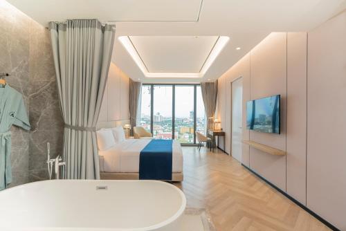 Arbour Hotel and Residence - image 3