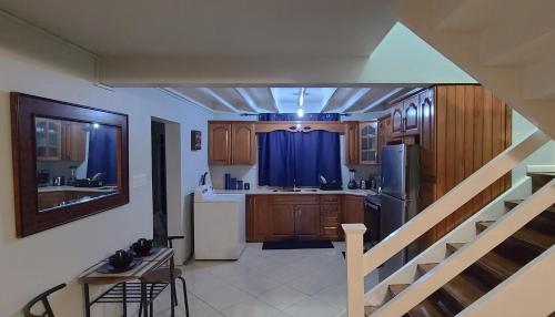 Cheerful 2 - Bedroom Townhouse with free parking in New Kingston, Kingston (fotografie 9)