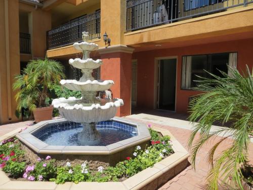 Instalações, Azusa Inn in Valinda (CA)