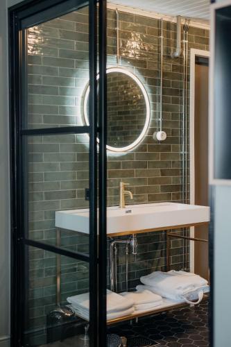 Lillan Hotel Café Butik - image 3