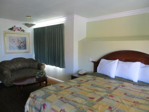 Azusa Inn Azusa Inn is perfectly located for both business and leisure guests in La Puente (CA). The hotel has everything you need for a comfortable stay. 24-hour front desk, family room, laundry service, smoki