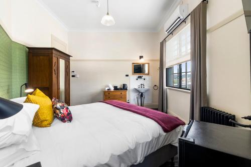 Hotel Queanbeyan Canberra - Tap to explore photos