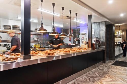 อาหารและเครื่องดื่ม, Hotel Queanbeyan Canberra in ควีนเบยัน