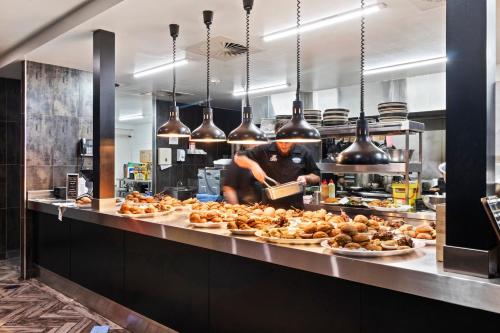 อาหารและเครื่องดื่ม, Hotel Queanbeyan Canberra in ควีนเบยัน