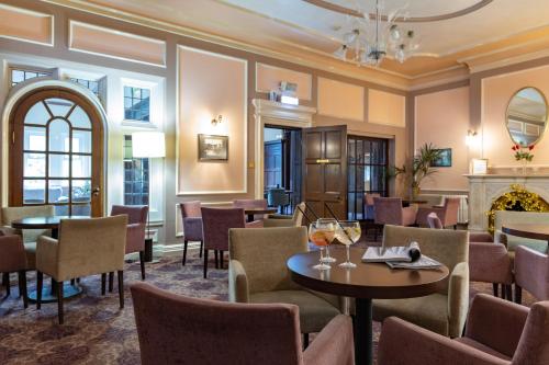 Bar/lounge, The Caledonian Island Hotel in Isle of Wight