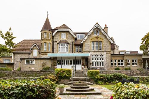 Exterior view, The Broadway Park Hotel in Isle of Wight