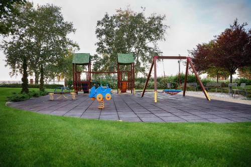 kinderspeeltuin, Galerius Golden Beach Apartment in Siófok