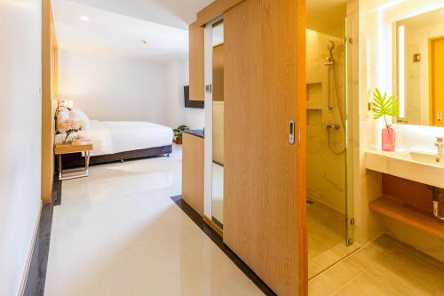 FX HOTEL NANA - image 9