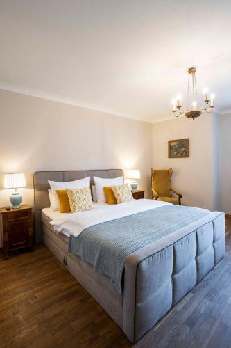 345543451 Der Schlosswirt zu Anif - Biedermeierhotel und Restaurant