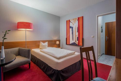 Single Room image 4