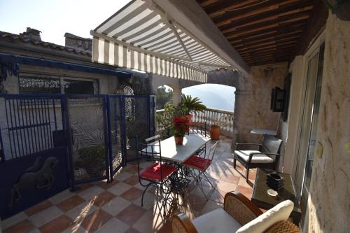 Studio climatisé et sa terrasse privée en villa - Location saisonnière - La Trinité