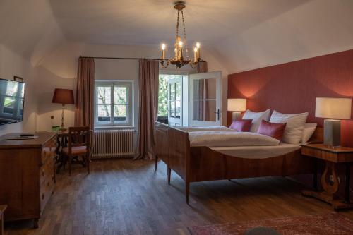 345549709 Der Schlosswirt zu Anif - Biedermeierhotel und Restaurant