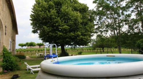Maison de 2 chambres avec piscine privee et jardin a Sauveterre de Guyenne gîte à louer Saint-Martin-de-Lerm