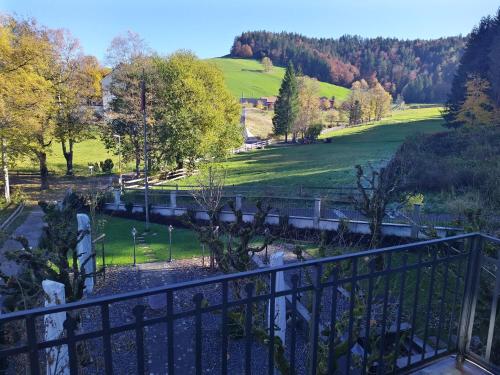 Apartment Meinradsberg mit Balkon