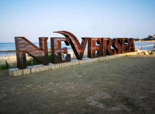 Pantai, Dolphin Apartment near Neversea Beach in Constanta