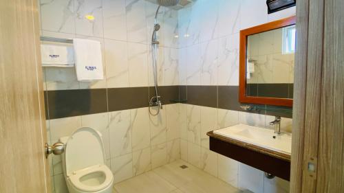 room detail thumbnail 2